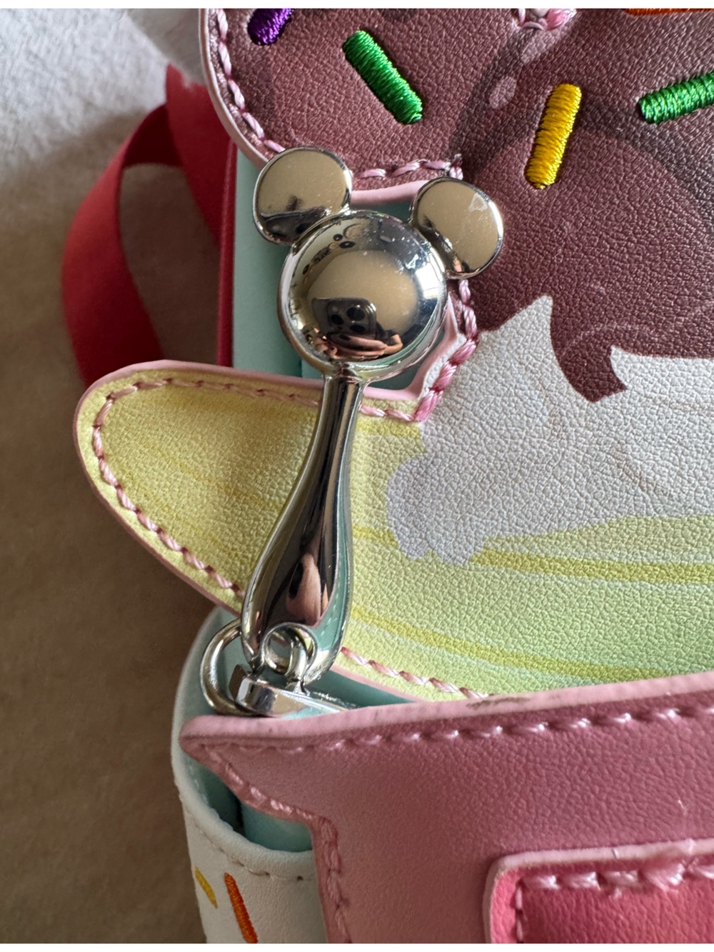 Minnie Sweet Treat Loungefly - Picture 3 of 10